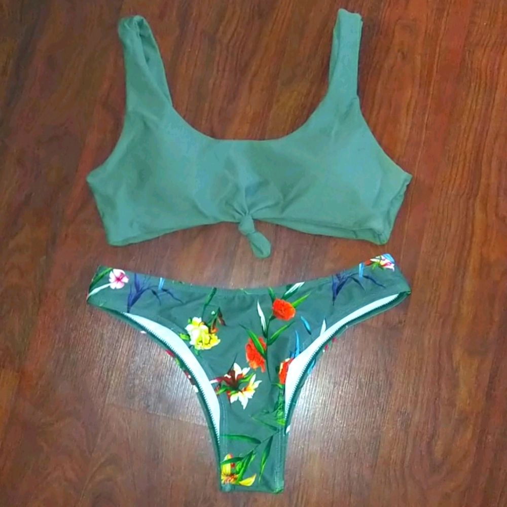 👙Beautiful olive green bikini